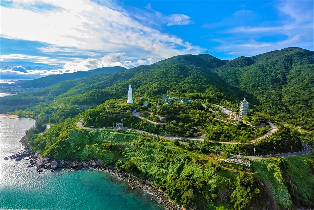 Son Tra Peninsula (source: Good morning)