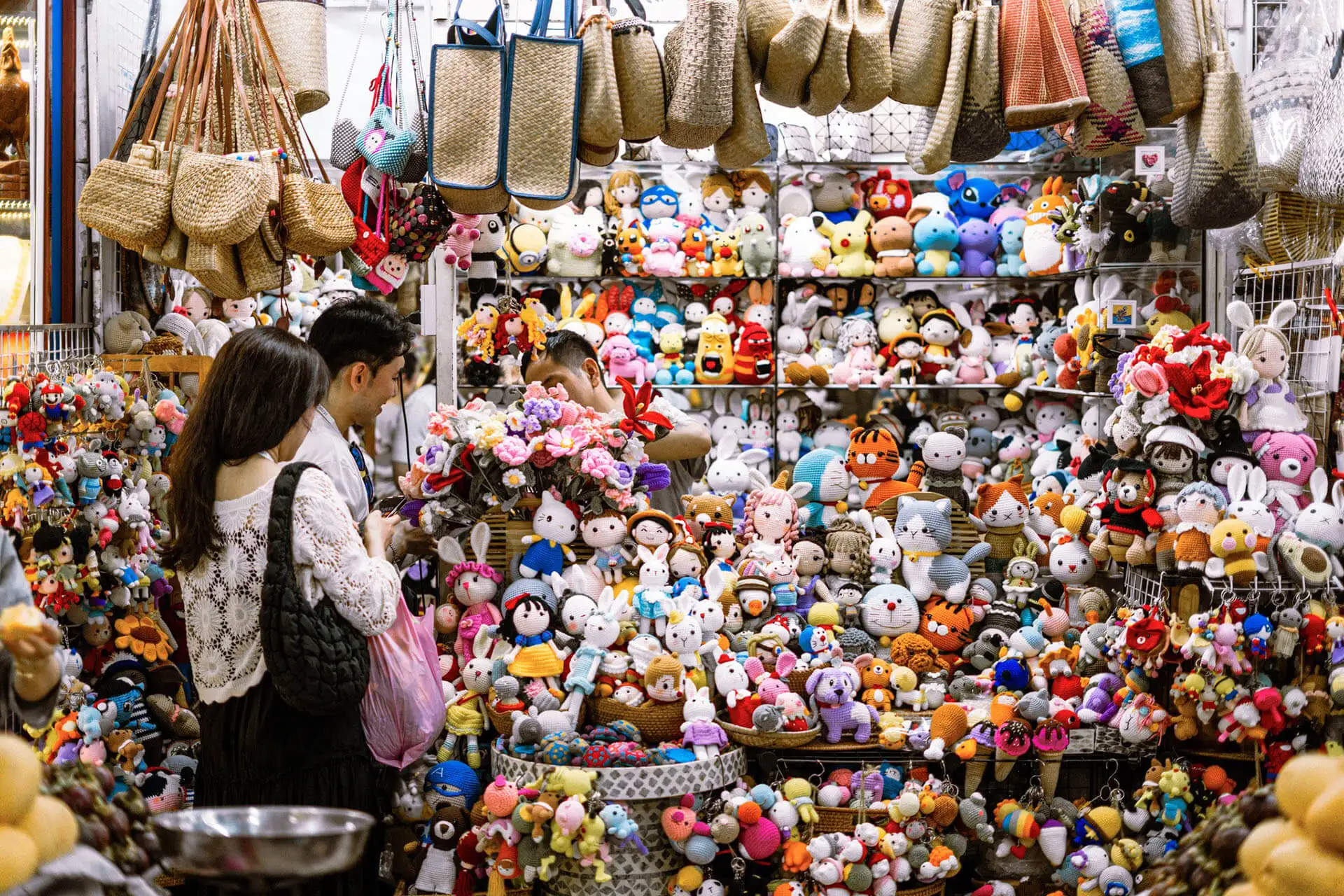 Handicrafts and souvenirs (source: Danang antasticity)