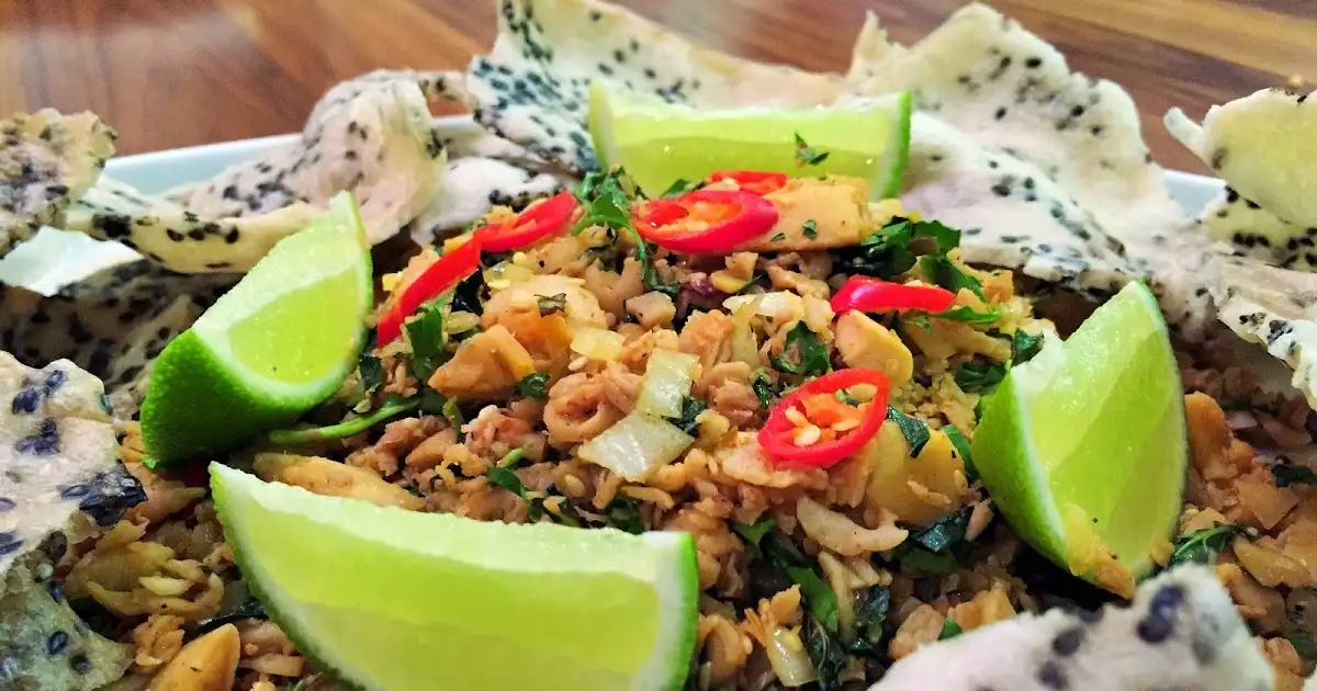 Hoi An stir-fried clam rice crackers