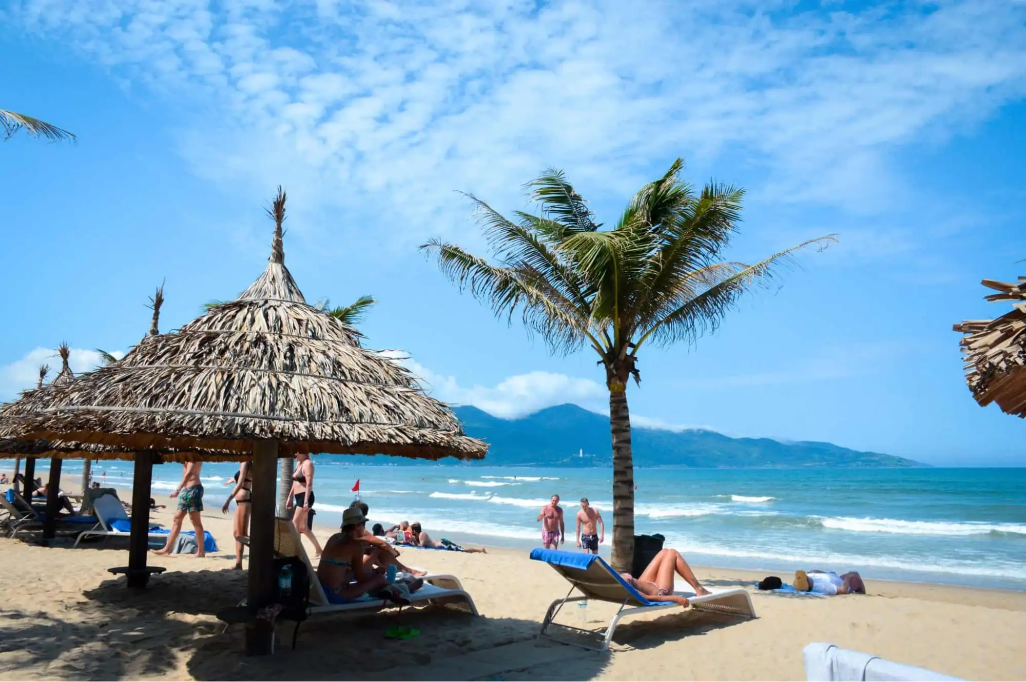 When you visit Danang in the dry season, don’t forget My Khe beach! (source: Vietnam discover travel)