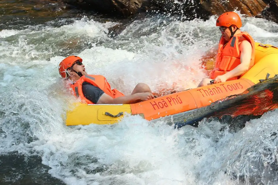 Waterfall sliding - the most attractive activity in Hoa Phu Thanh Waterfall (Source: Hoa Phu Thanh)