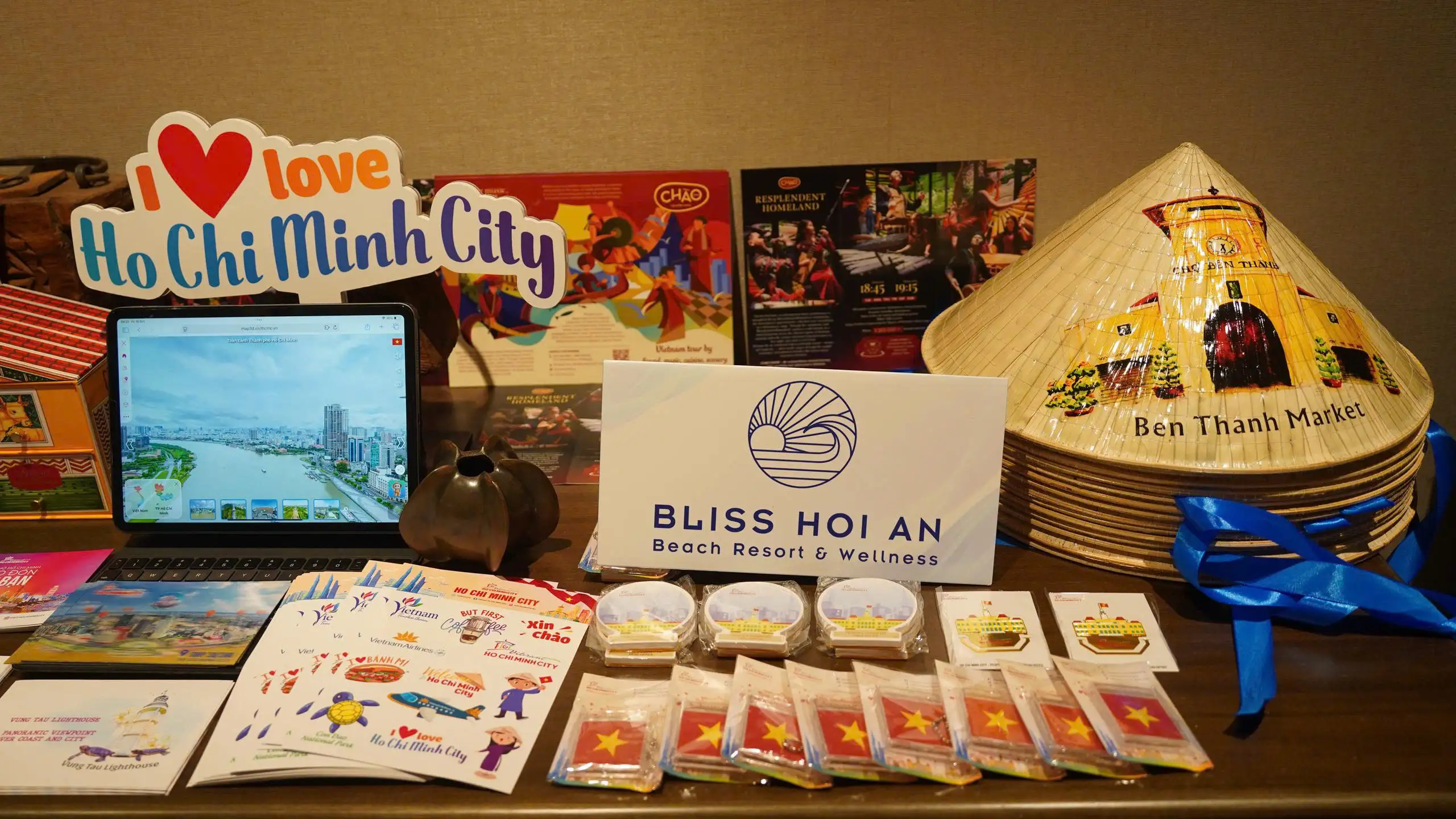 The Bliss Hoi An booth attracted visitors with signature Vietnamese gifts such as conical hats, postcards, and cultural souvenirs.
