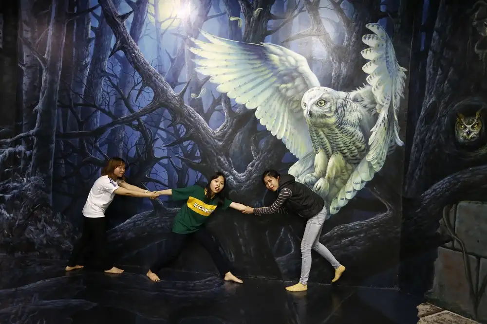 Safari Zone whisks you away to the African wilderness (Source: Art in Paradise Da Nang)