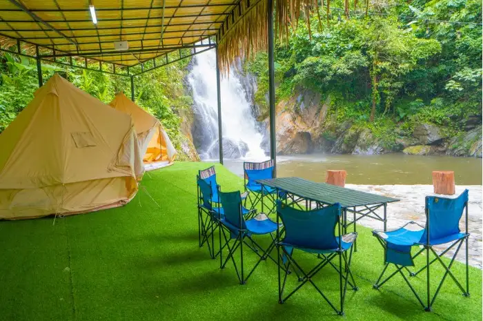 Camping amidst the forest (source: Quang Nam tourism association)