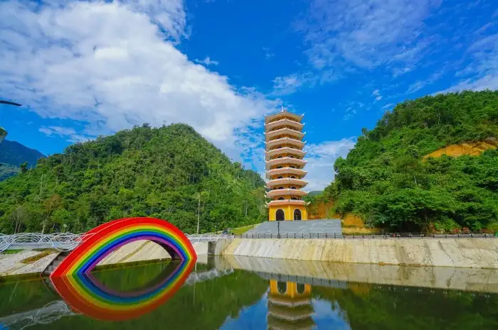 Enjoying the serenity at Thuy Dinh Lake (source: Quang Nam tourism association)