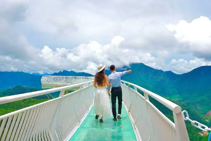 Glass Bridge at Dong Giang Heaven Gate (source: Dong Giang Heaven Gate)