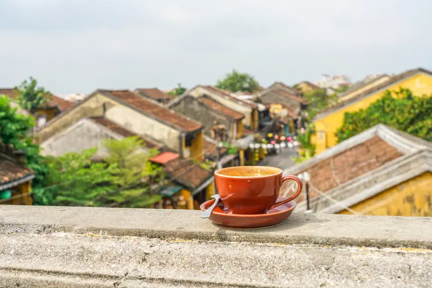 Discover hidden cafés in ancient houses (source: Vietnam Tourism)