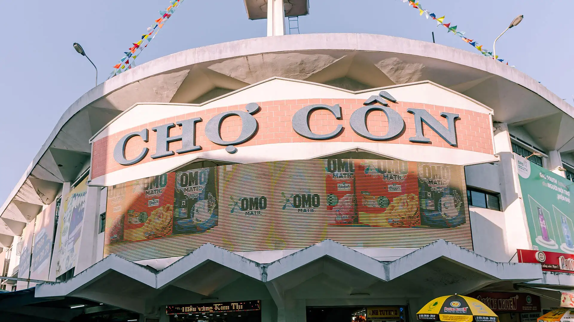 Con Market (Chợ Cồn): The authentic food legend