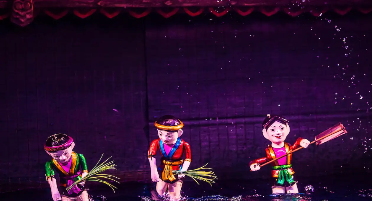 Watch a traditional Vietnamese Puppet Show (source: Vietnam tourism)