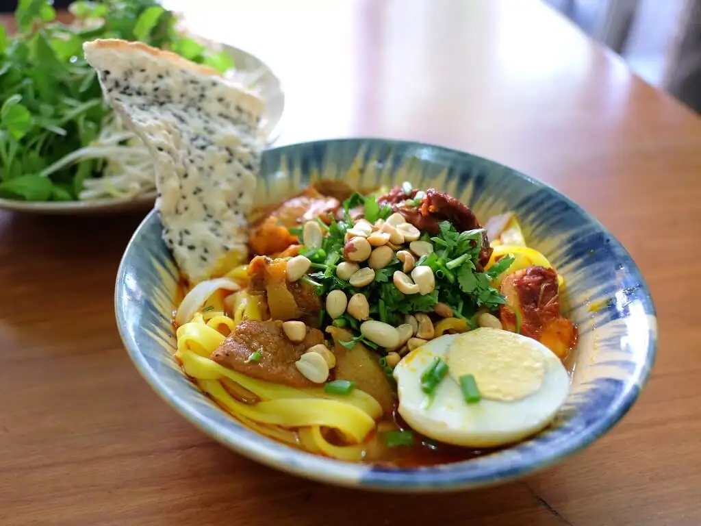 Mi Quang (Quang-style Noodles) (Source: Danangfantasticity) 