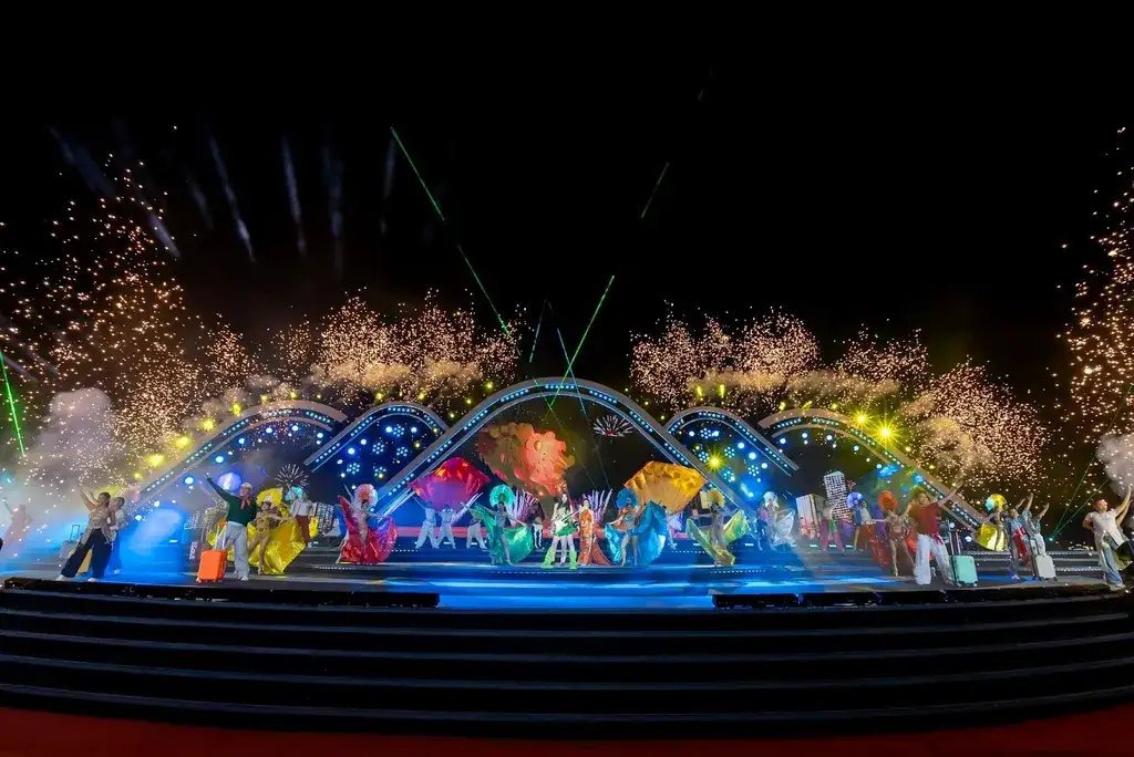 Trung Vuong theater also take part in the performances within the Da Nang International Fireworks Festival (source: Danangfantasticity)