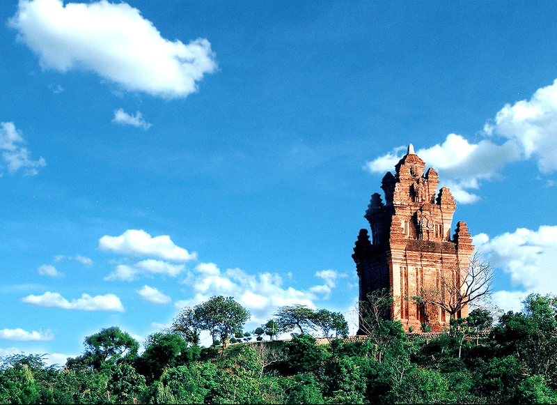 Nhan tower (source: Mia)