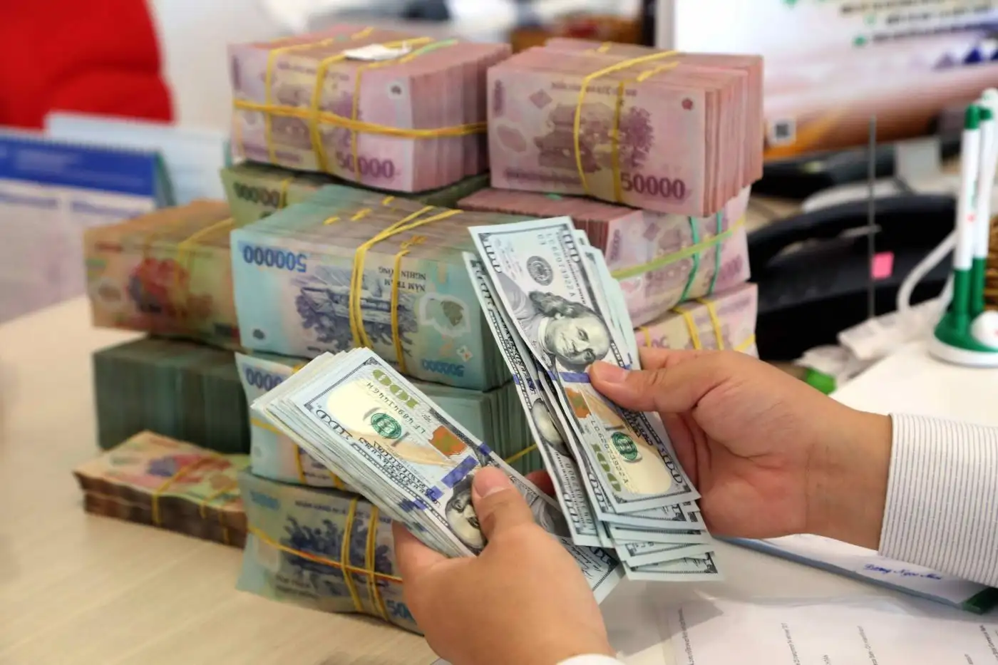 A comprehensive guide to exchange money Hoi An: Best rates & expert tips