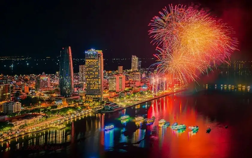 Seeing the Han River at night in full color
