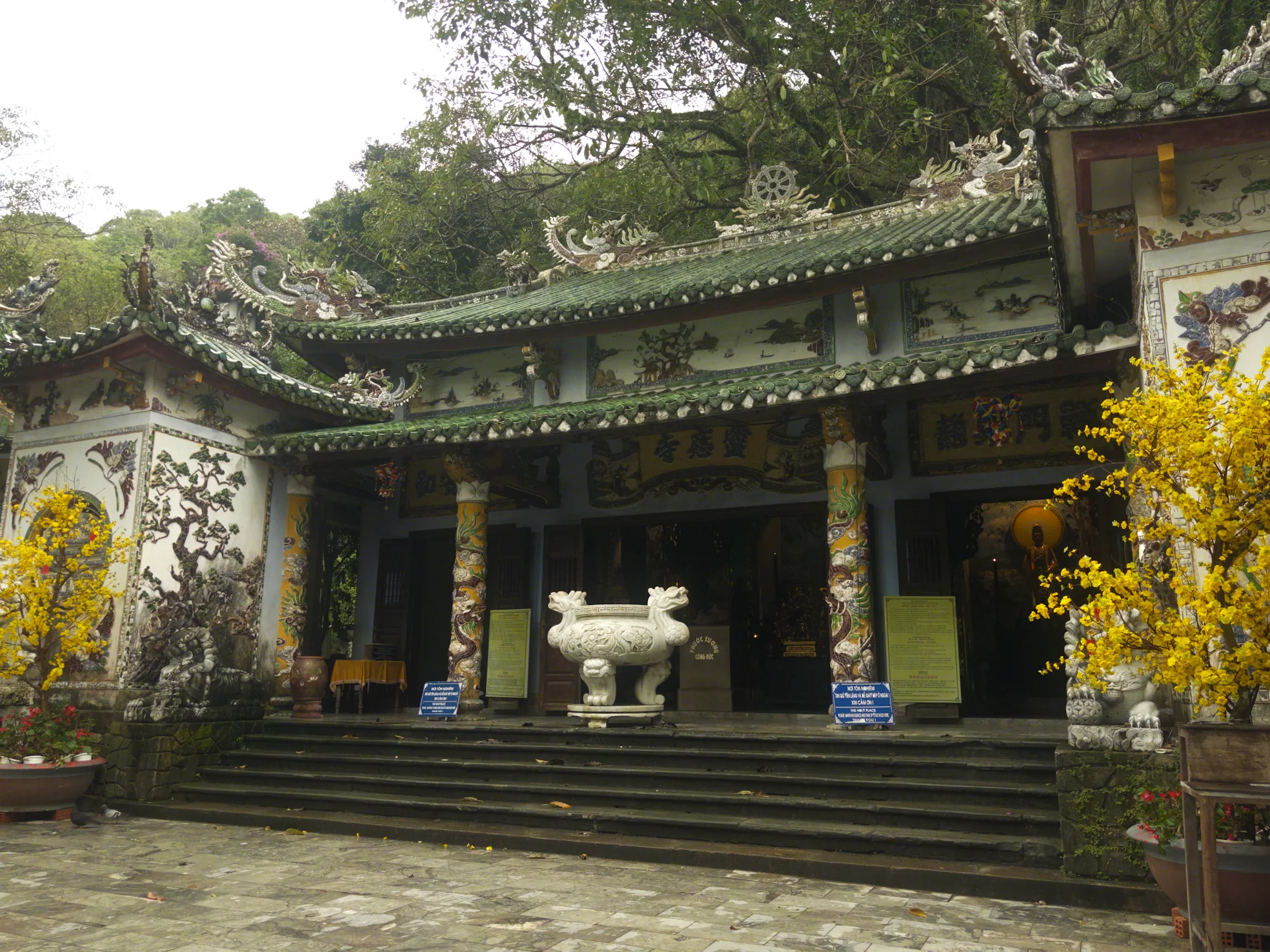 Linh Ung Pagoda (Source: Google Reviews)