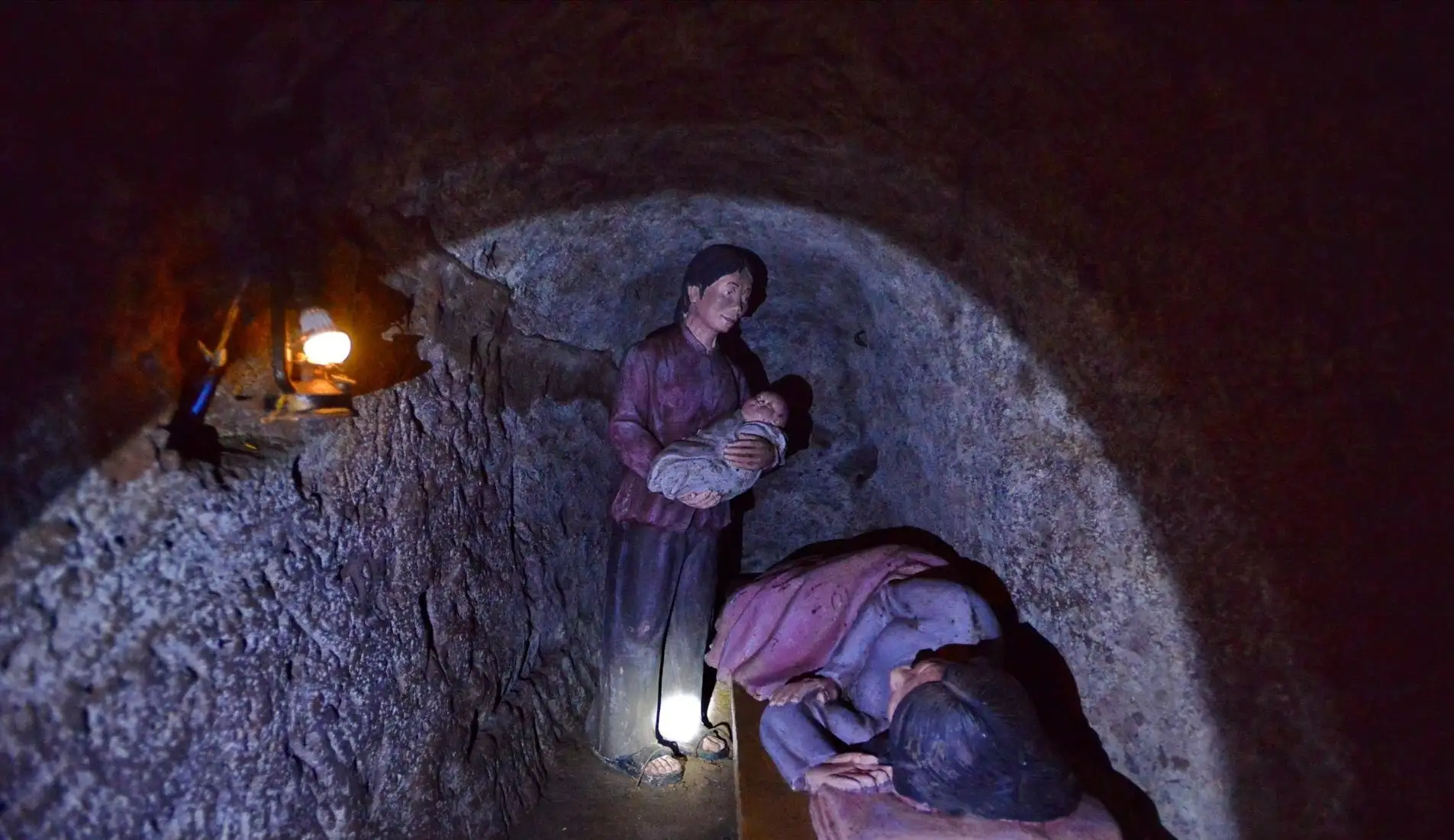 Emotional historical experience of Vinh Moc Tunnels 