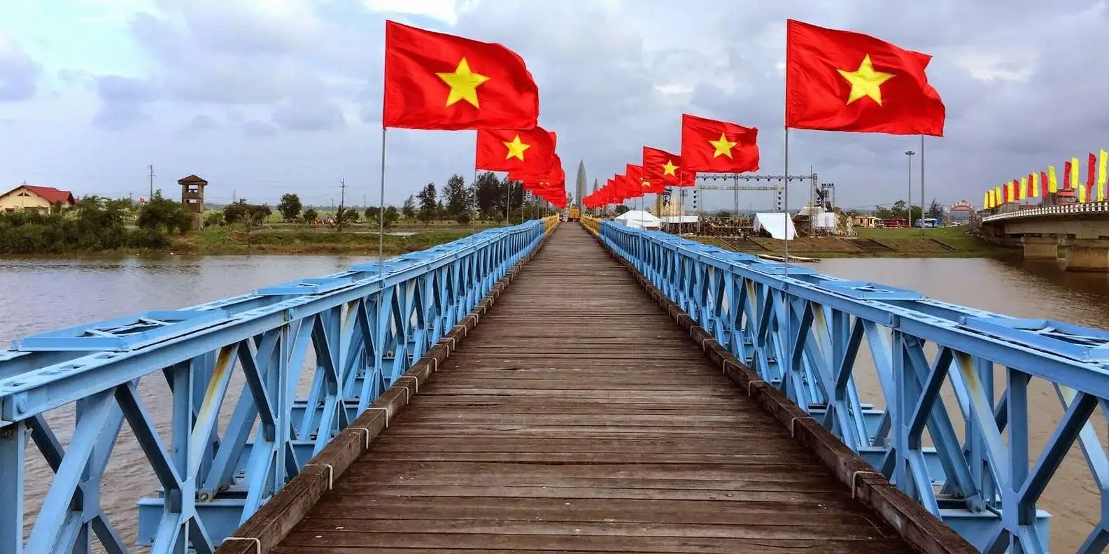 Hien Luong Bridge (Source: Get your guide)