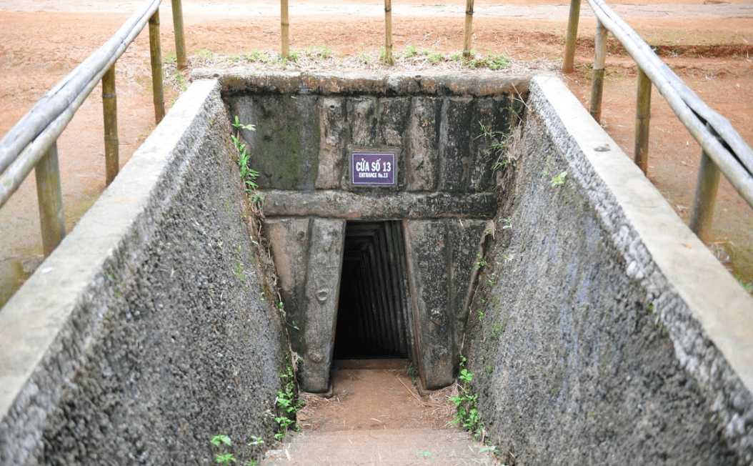 hue-to-vinh-moc-tunnels-by-private-car-phong-nha-locals