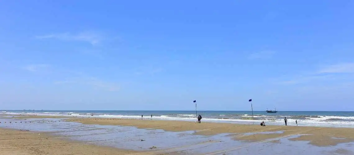 One of the biggest reasons travelers visit Tan Thanh Beach is its peaceful and uncrowded atmosphere