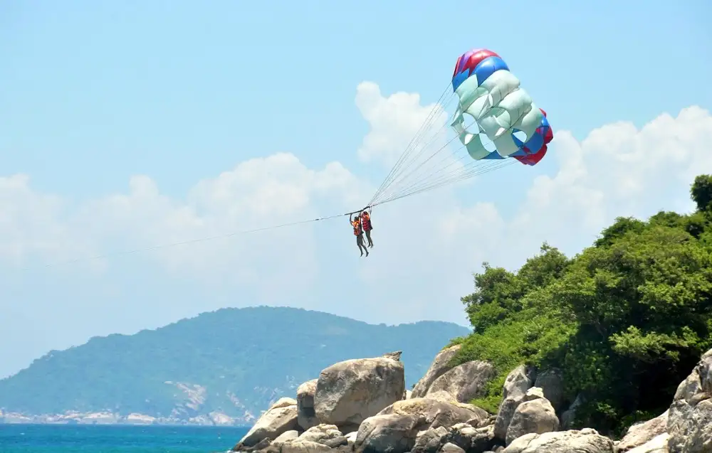Best time for parasailing in Hoi An