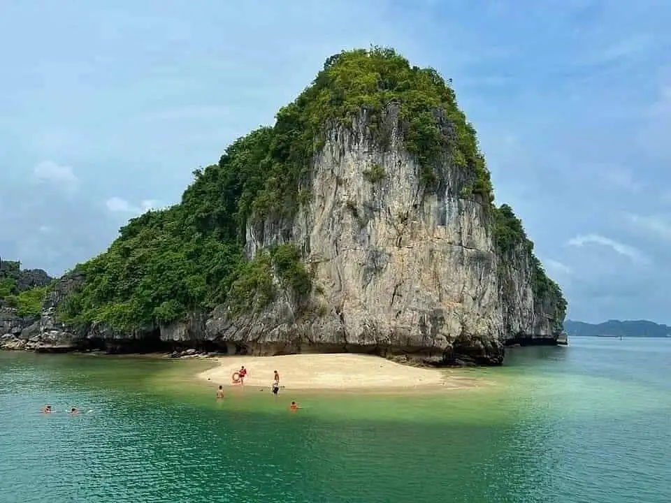 Ha Long Bay beaches