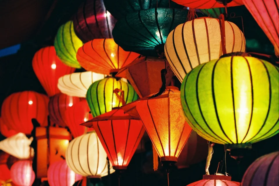 Hoi An Lanterns: Best places to see, festival guide & Travel tips