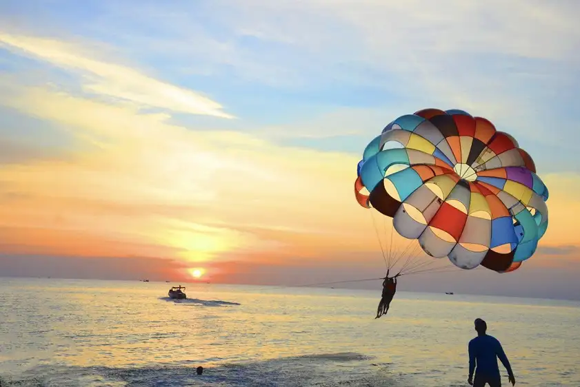 Parasailing Hoi An: Ultimate guide to prices, beaches & Best time to fly