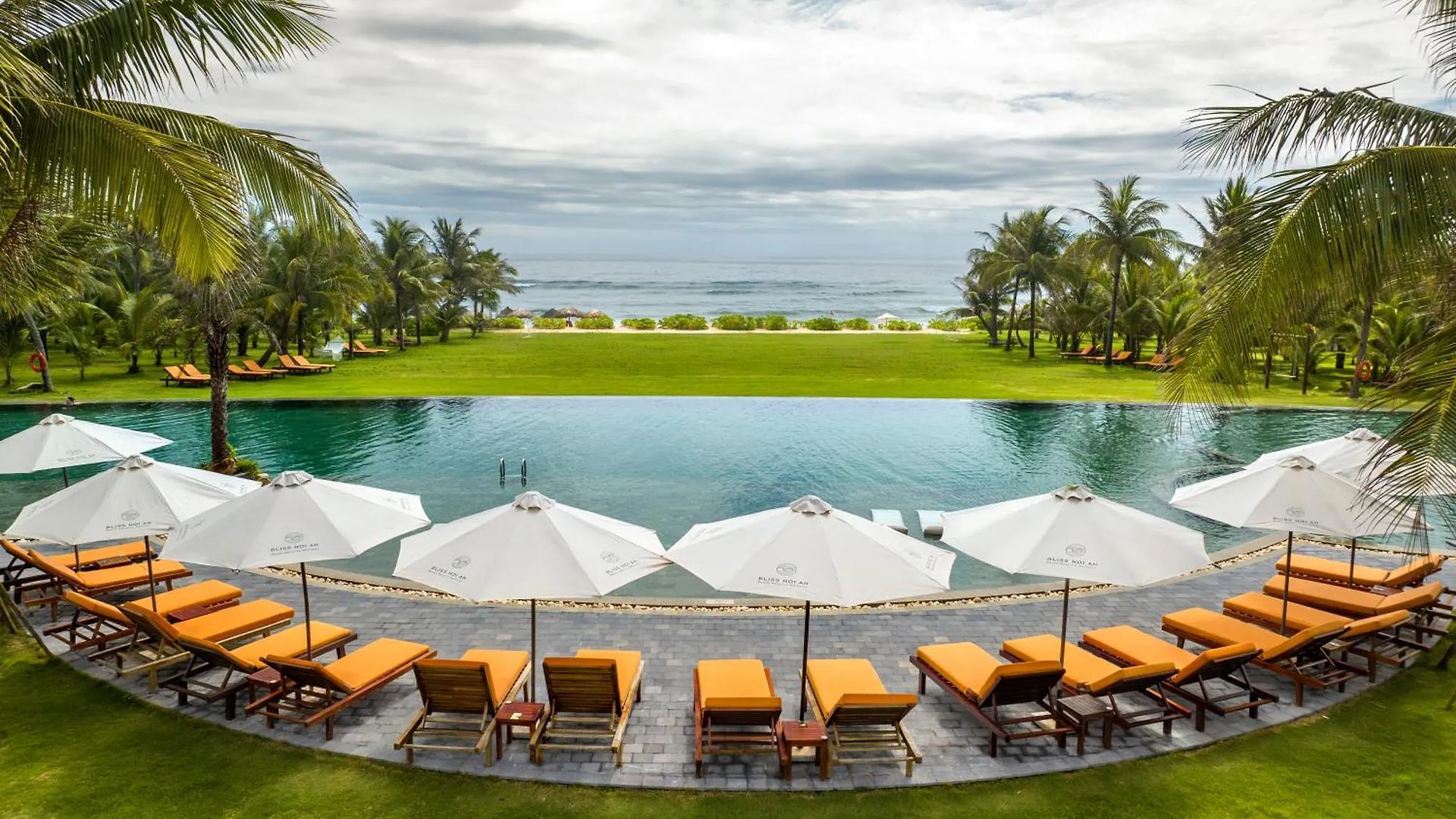 where to stay on the beach in hoi an