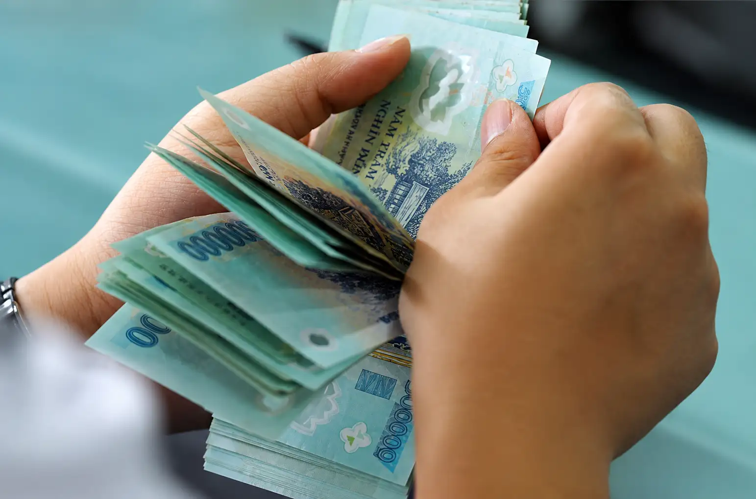 Cash is still useful in Vietnam (Source: VNExpress)