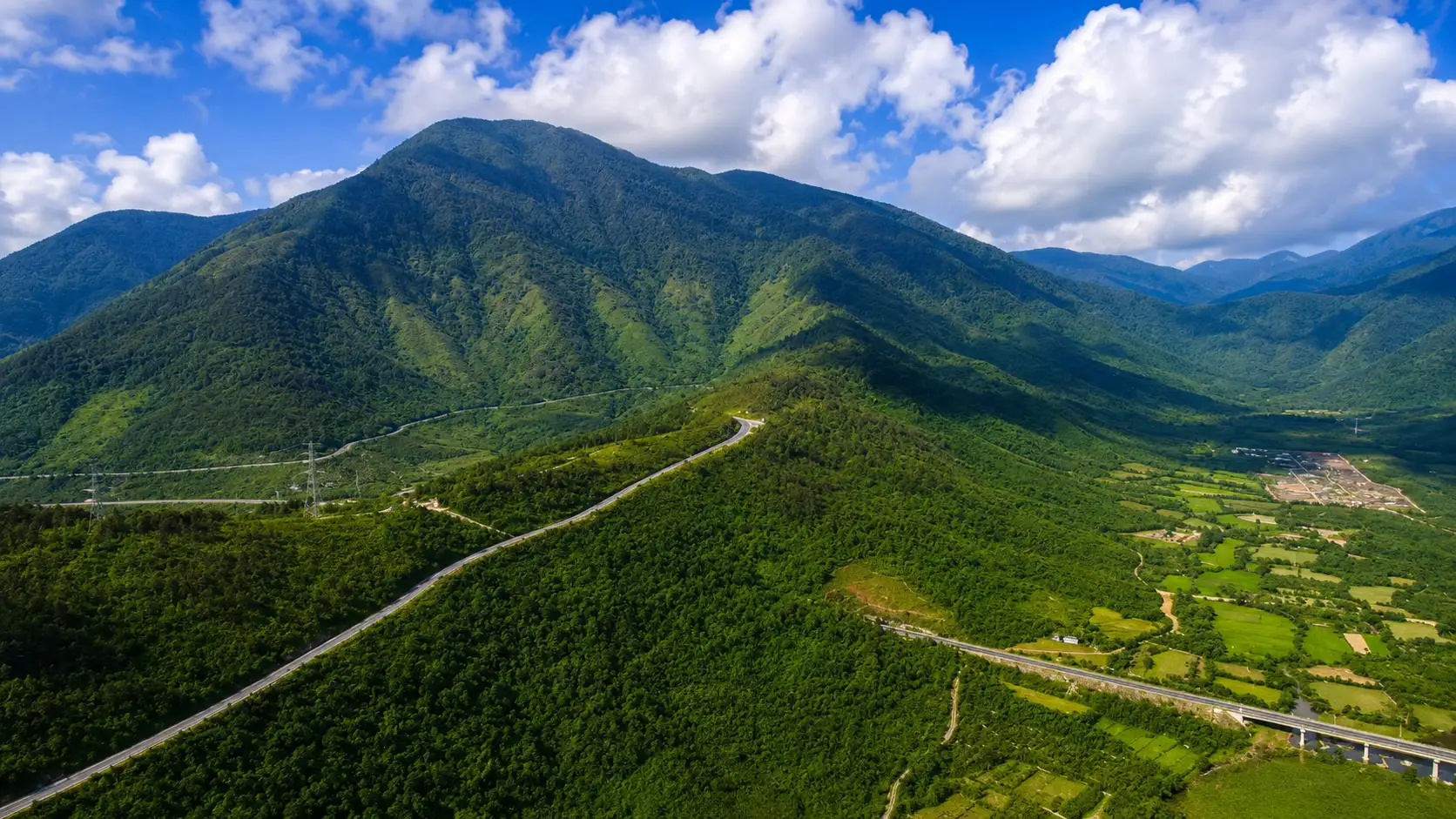 Deo Ngang is between Ha Tinh and Quang Binh (Source: Collect)