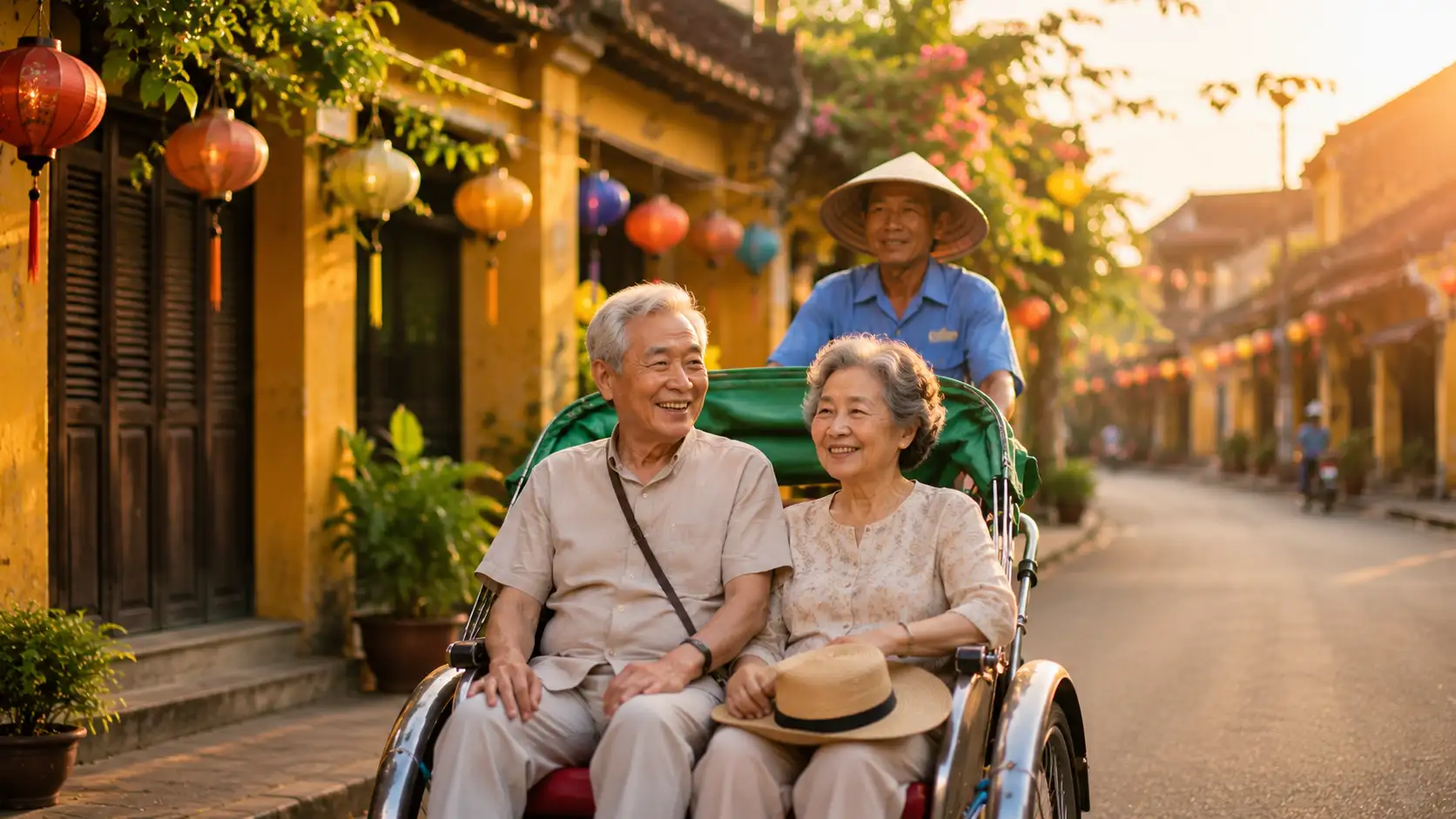 Senior travelers exploring Hoi An ancient town comfortably on a traditional cyclo ride (Source: Collected)