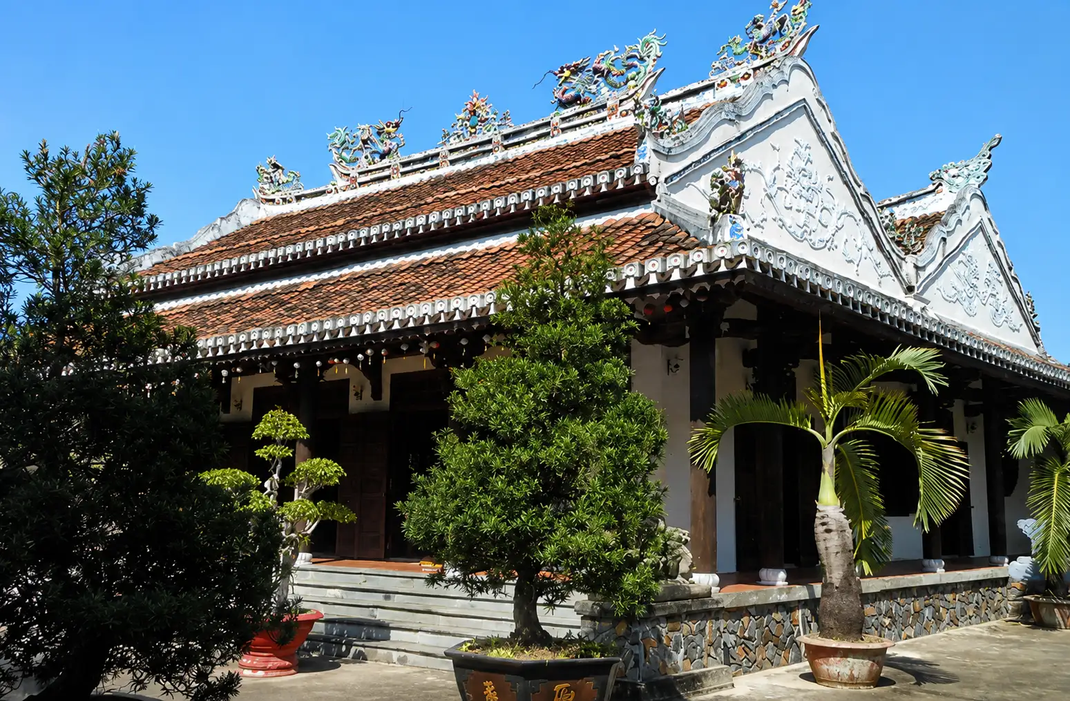 A peaceful morning at Chuc Thanh Pagoda, the first stop on a half-day temple tour in Hoi An (Source: Tap chi nghien cuu Phat hoc)