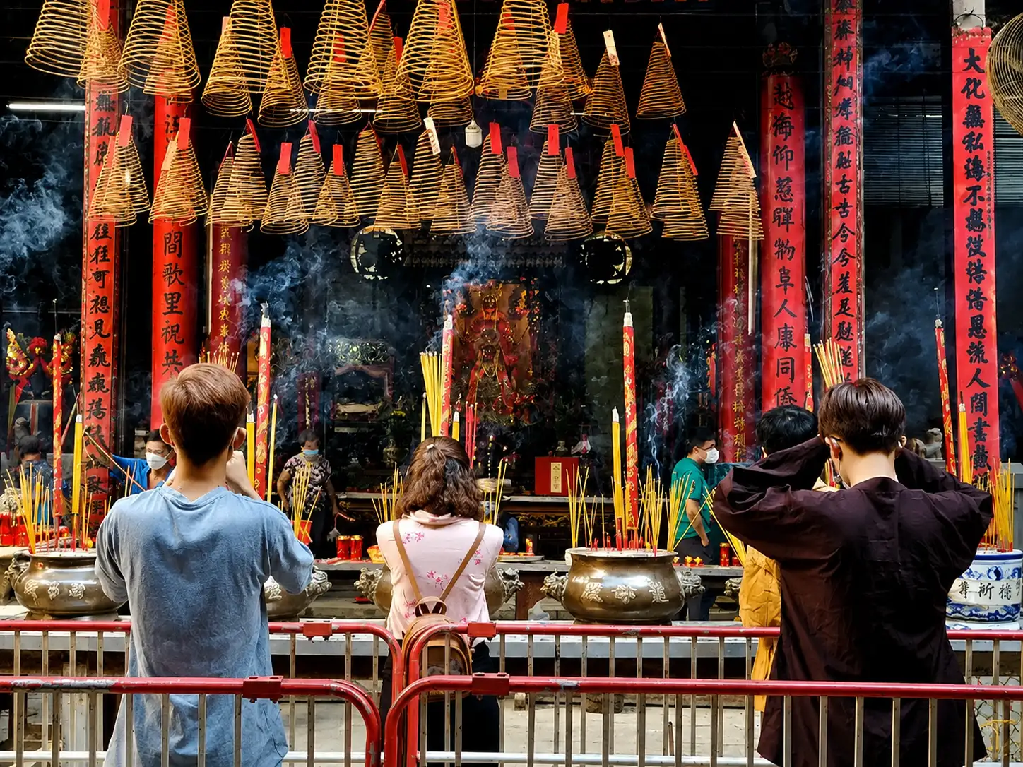 Respectful clothing, discreet photography and careful use of incense are essential at active places of worship (Source: Colleted)