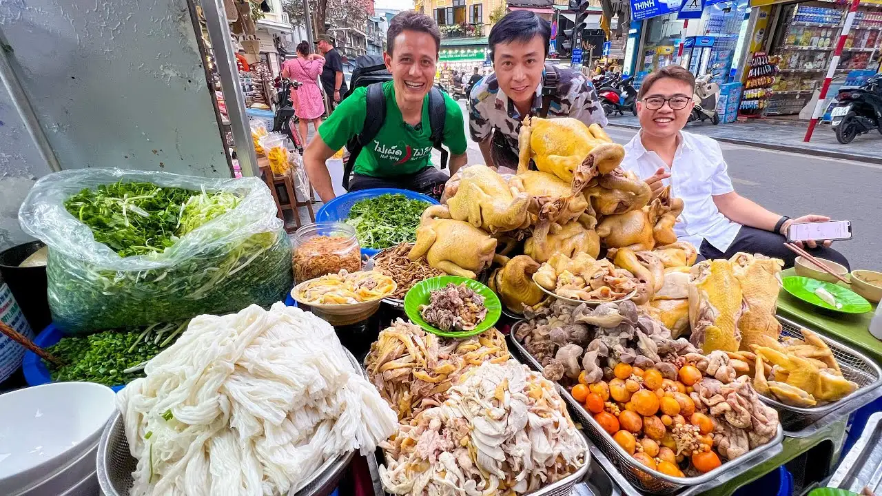 A market breakfast gives travellers a closer look at daily food life in South Hoi An (Source: Collected)