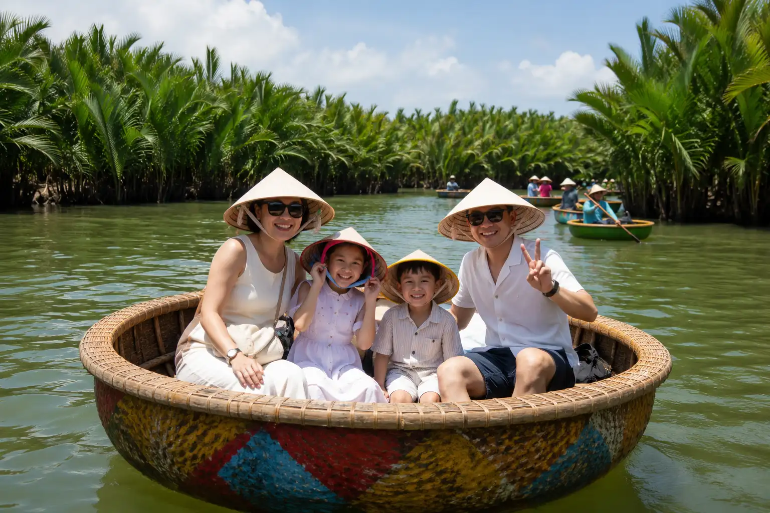 Basket boat tours are suitable for couples, families and anyone interested in experiencing Hoi An beyond the Ancient Town (Source: Collected)