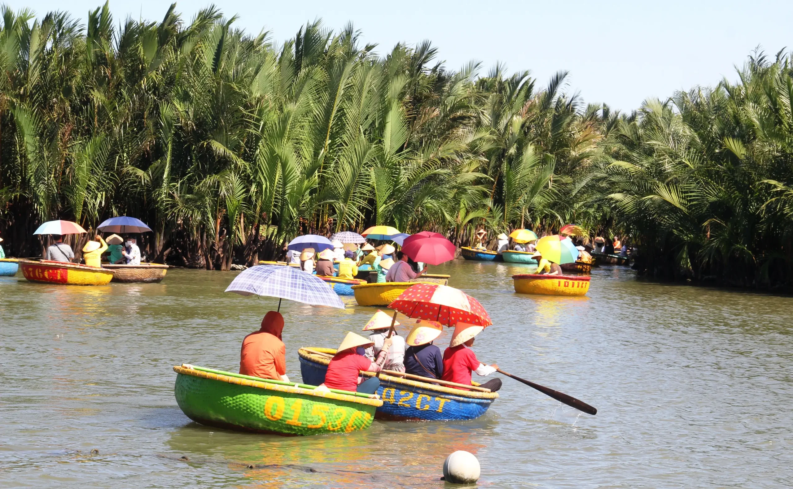 Traditional bamboo basket boats have been used by local fishermen for generations (Source: Thanh Nien Newspaper)
