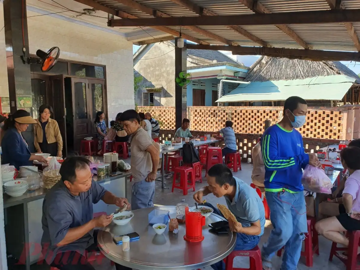 One of the best places to eat Hoi An clam porridge, loved by both locals and returning visitors (Source: Collected)