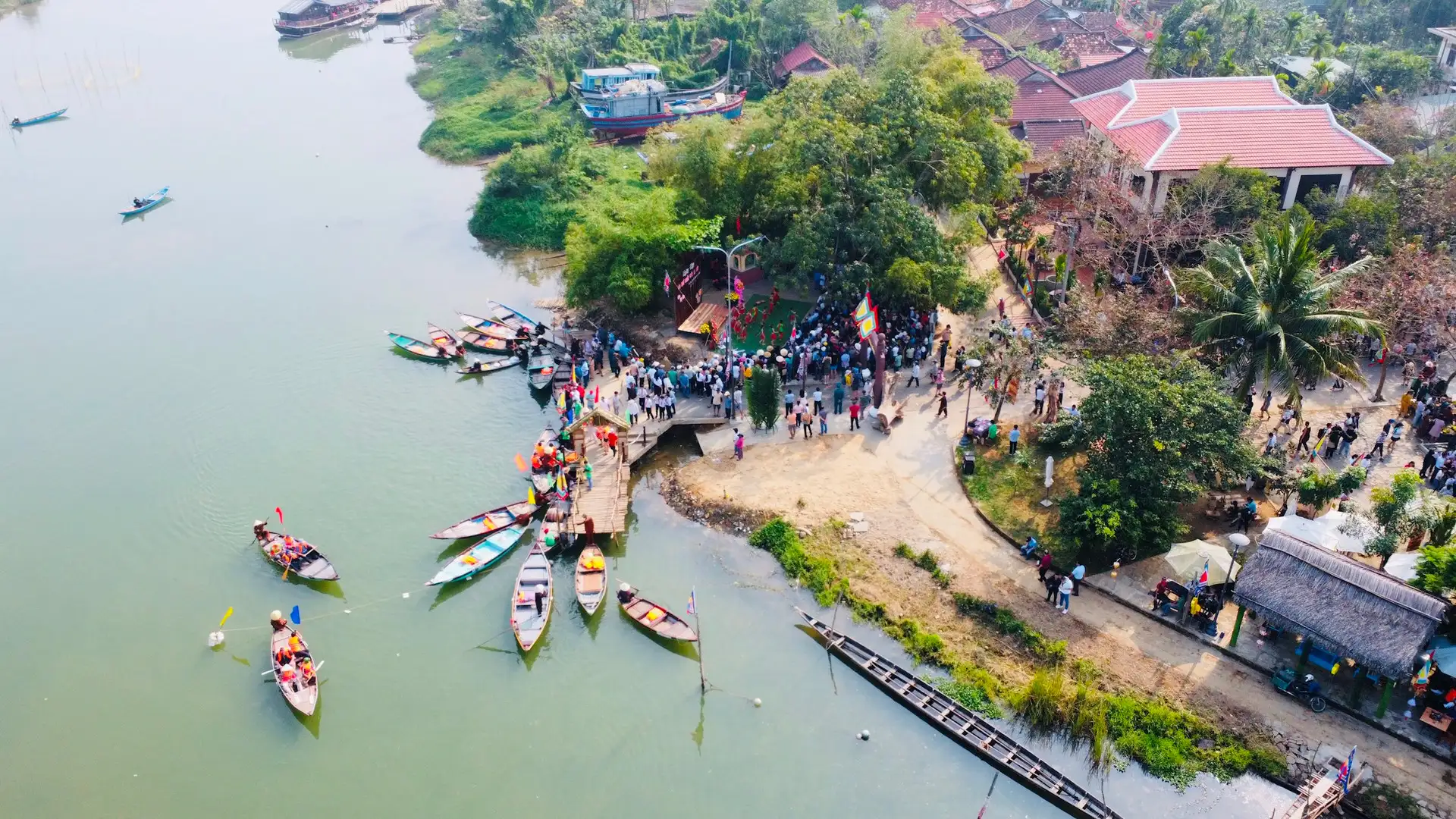 Boat crossing Thu Bon River to Kim Bong Woodworking Village