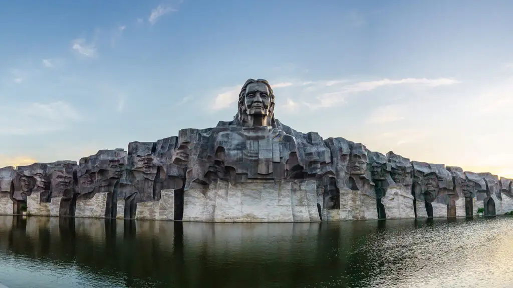 Mother Thu Monument (Source: Collected)