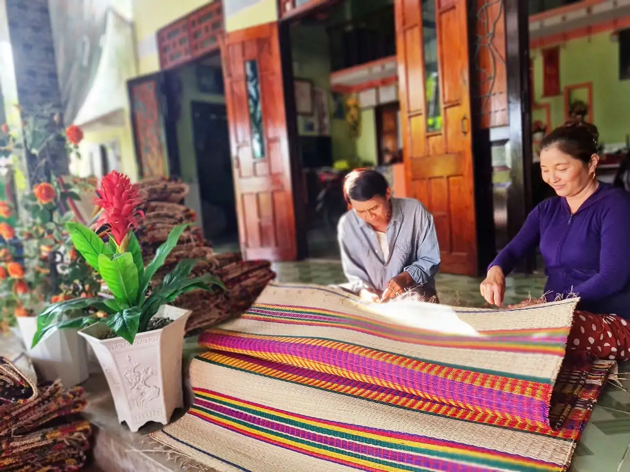 Colors of Ban Thach mat-weaving village at the start of a new day (Source: Women's Museum)
