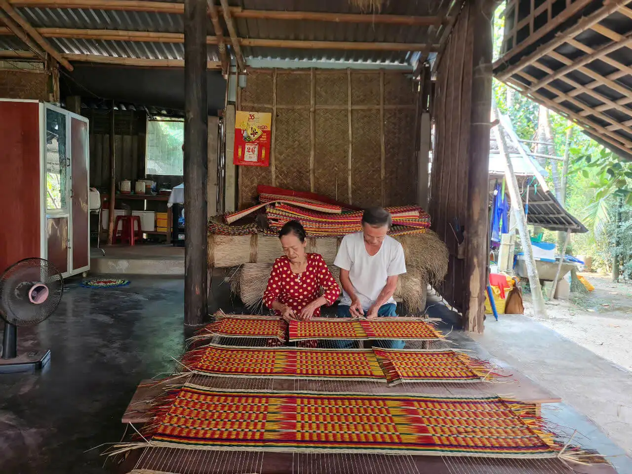 Join locals for a weaving experience (Source: Da Nang Newspaper)