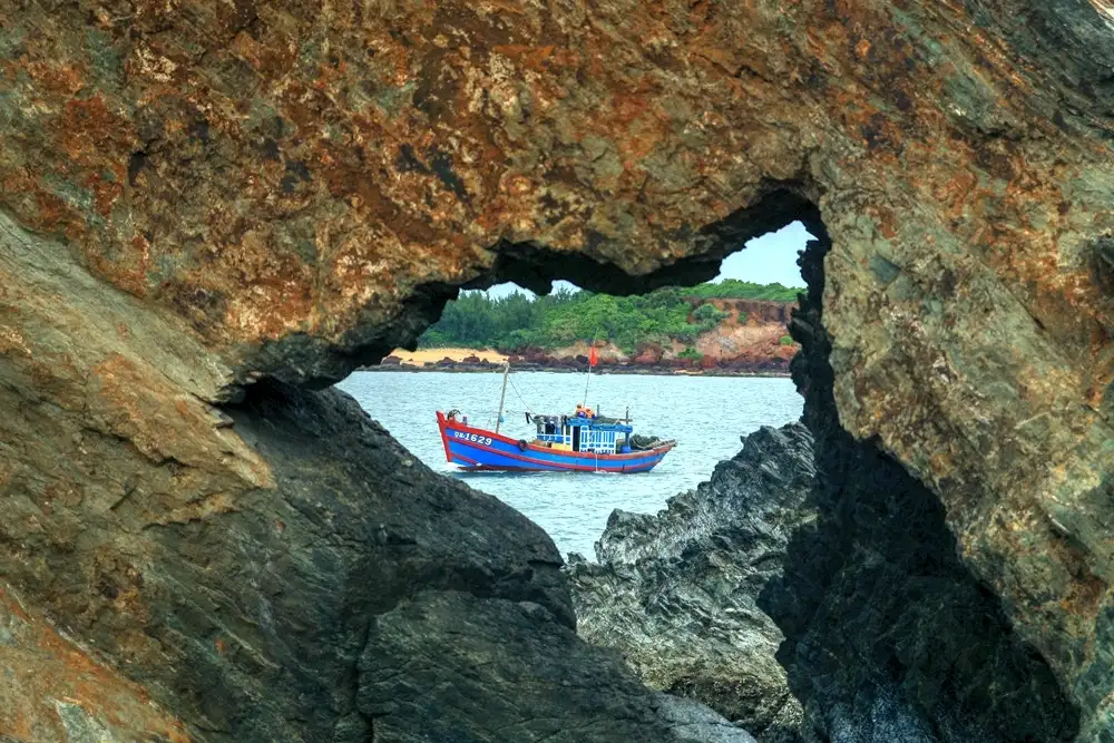 Ban Than Reef: The Black Rock Coastline Every Guest of Bliss Hoi An Should See