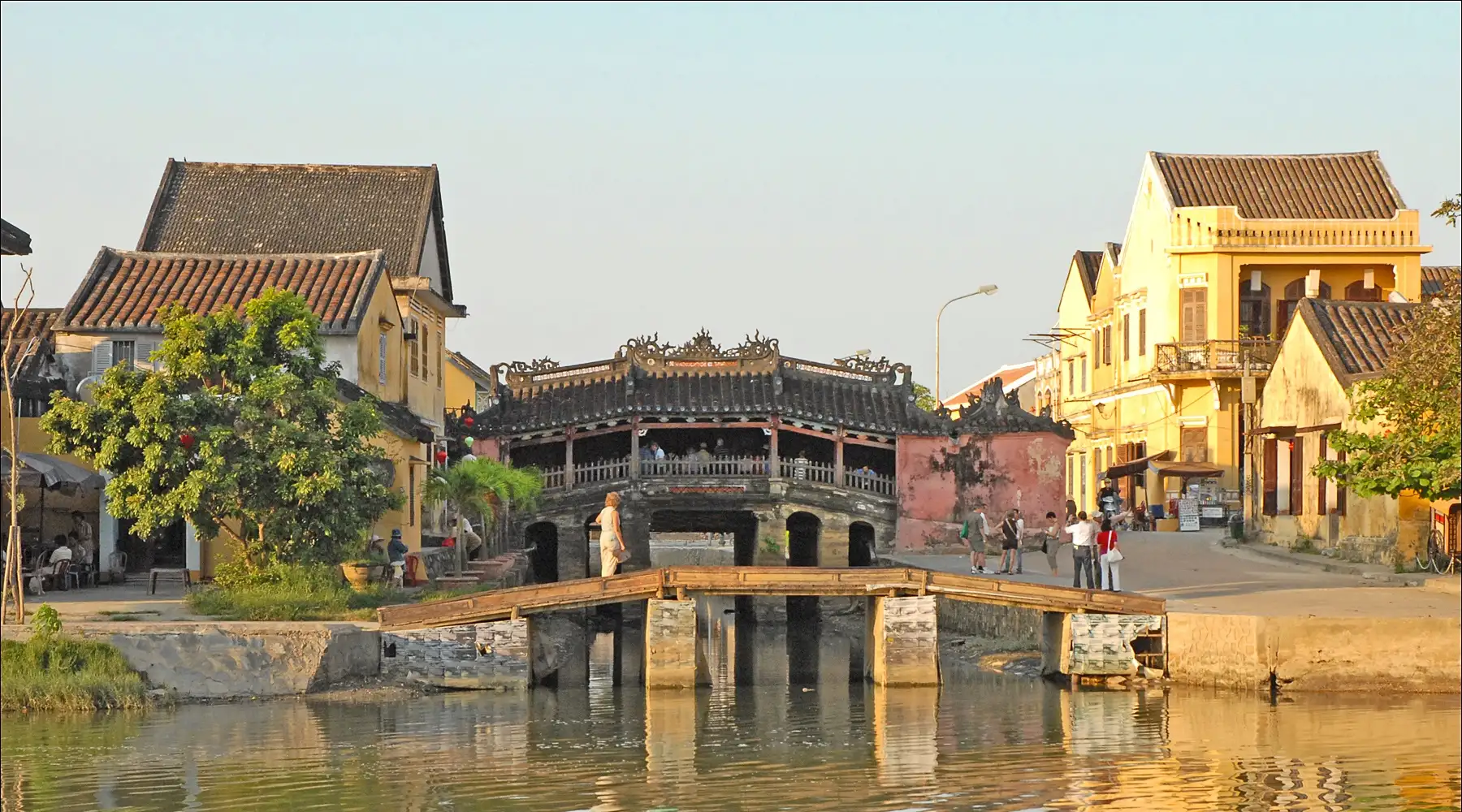 Hoi An's 400-year-old Japanese Covered Bridge is the history experience town's most recognizable piece of living history (Source: Wikipedia)