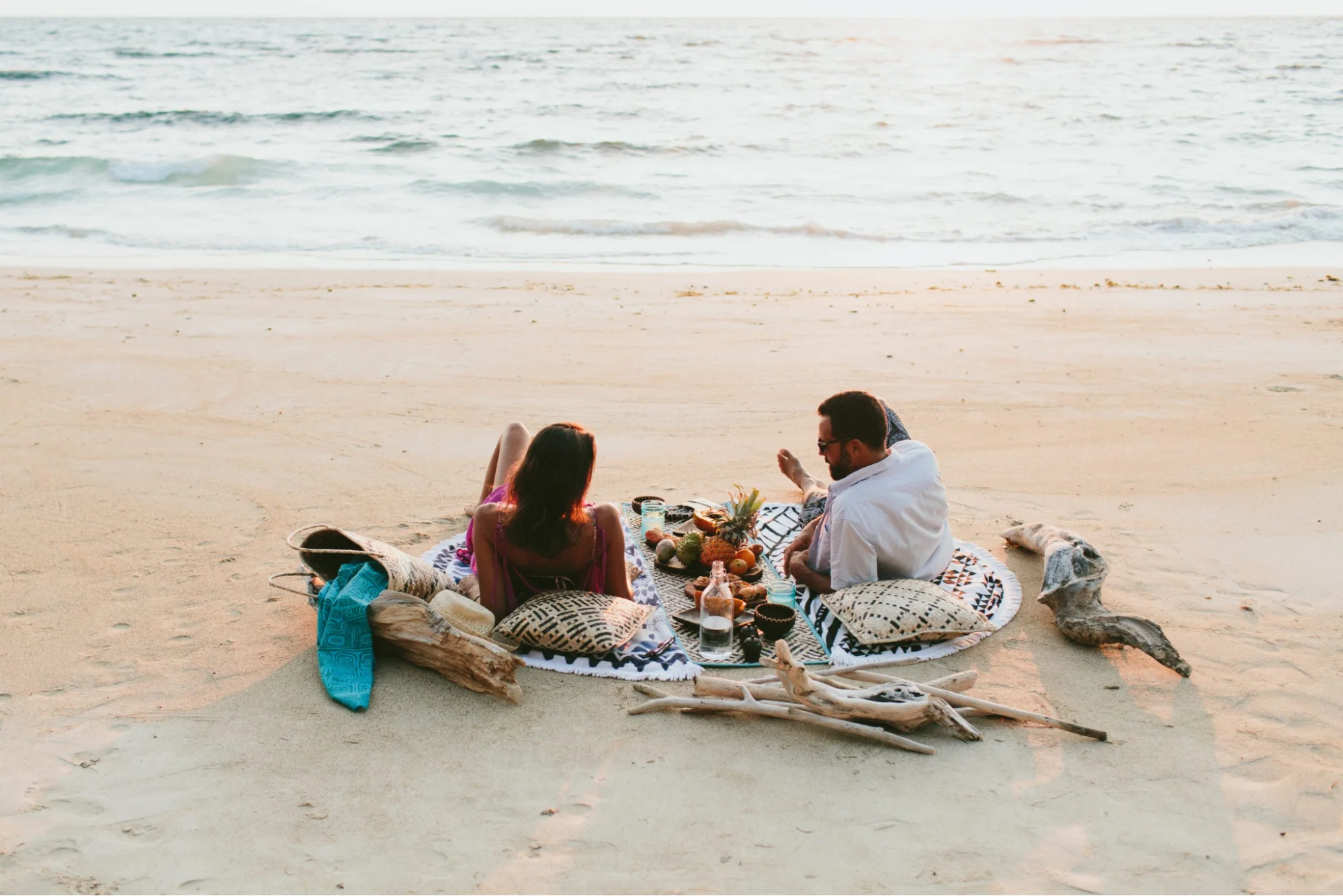 Romantic beach moment honeymoon Hoi An (Source: Collected)