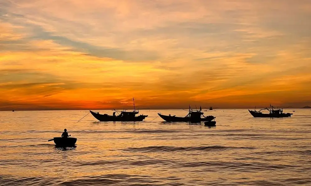 A tranquil, uncrowded stretch of Binh Minh Beach in Hoi An at sunrise (Source: Collected)