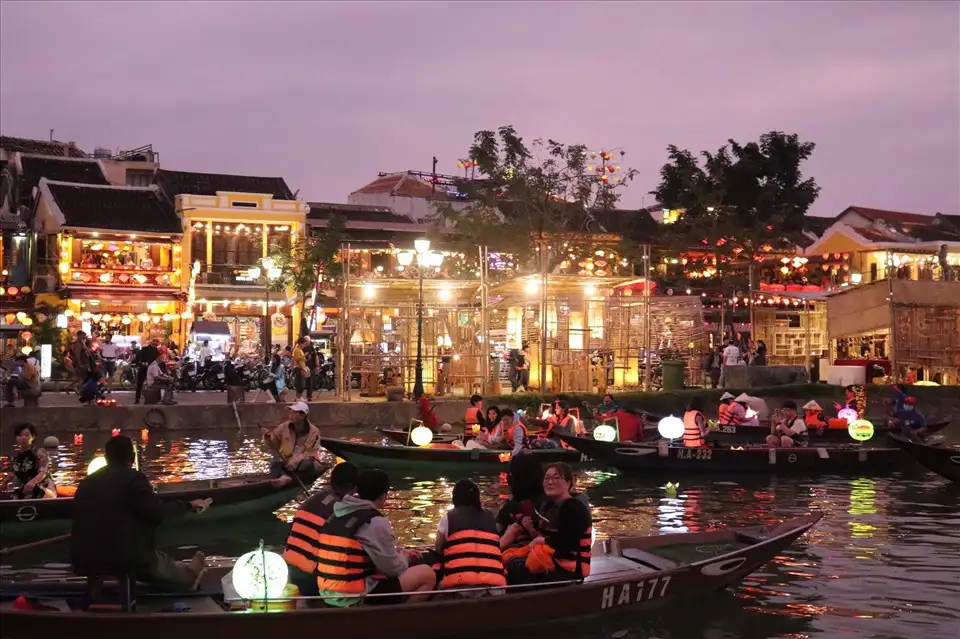 Hoi An is very crowded if you don’t know how to choose the best time to visit and a private place to stay (Source: Bao Lao Dong)