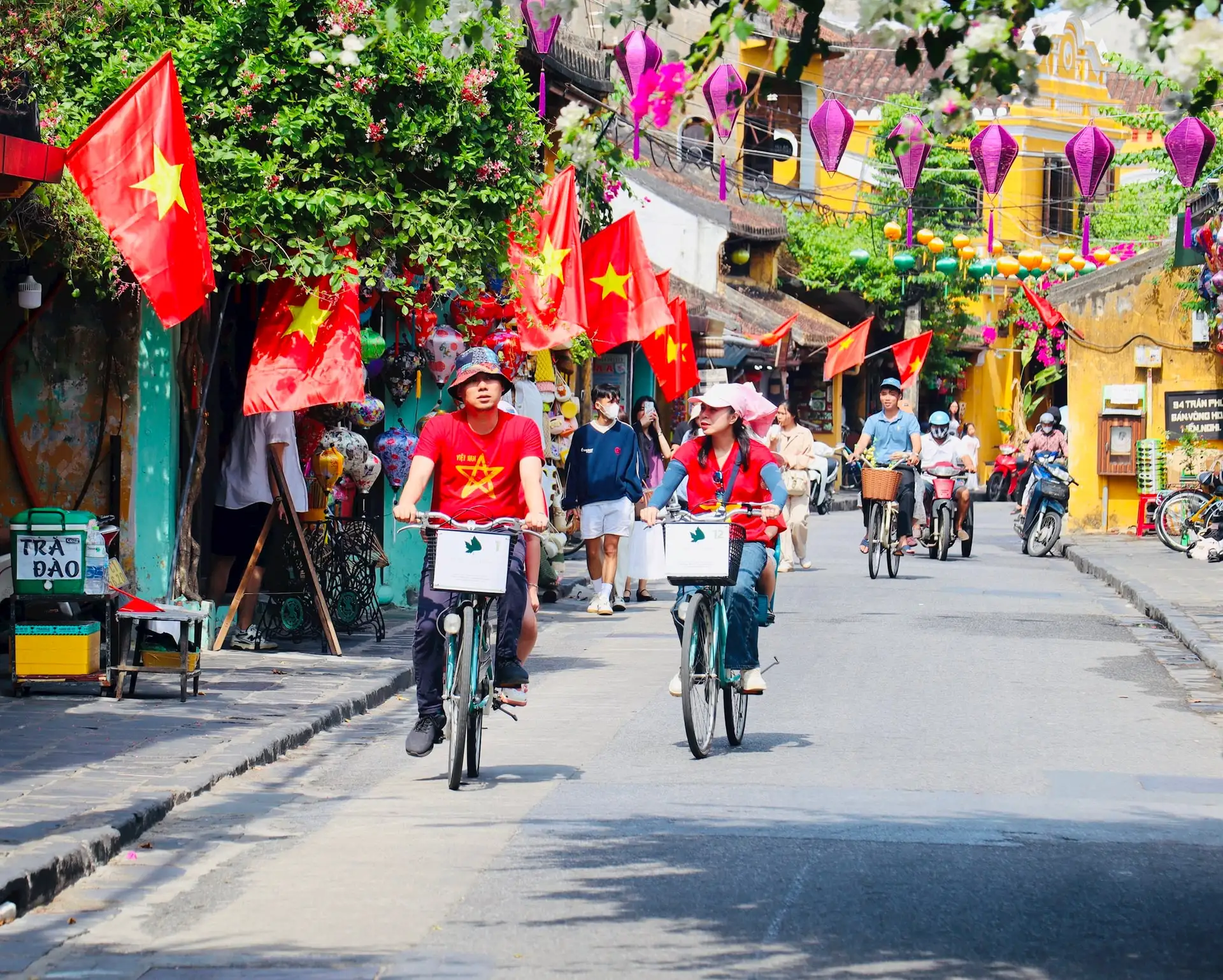 A few minutes outside the Ancient Quarter, Hoi An slows right back down (Bao Tuyen Quang)