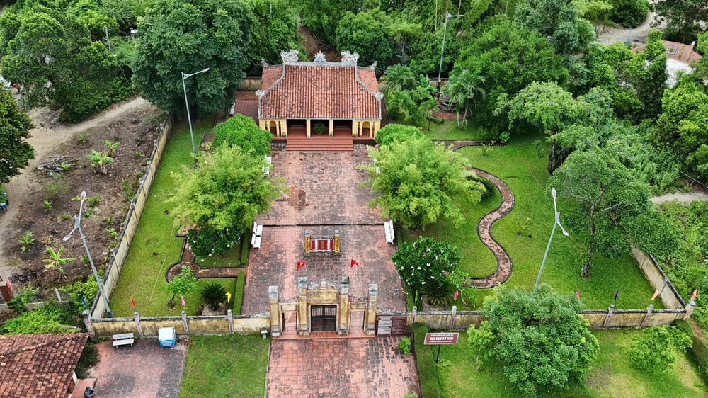 The 300-year-old Thach Tan communal house marks the entrance to the tunnel network