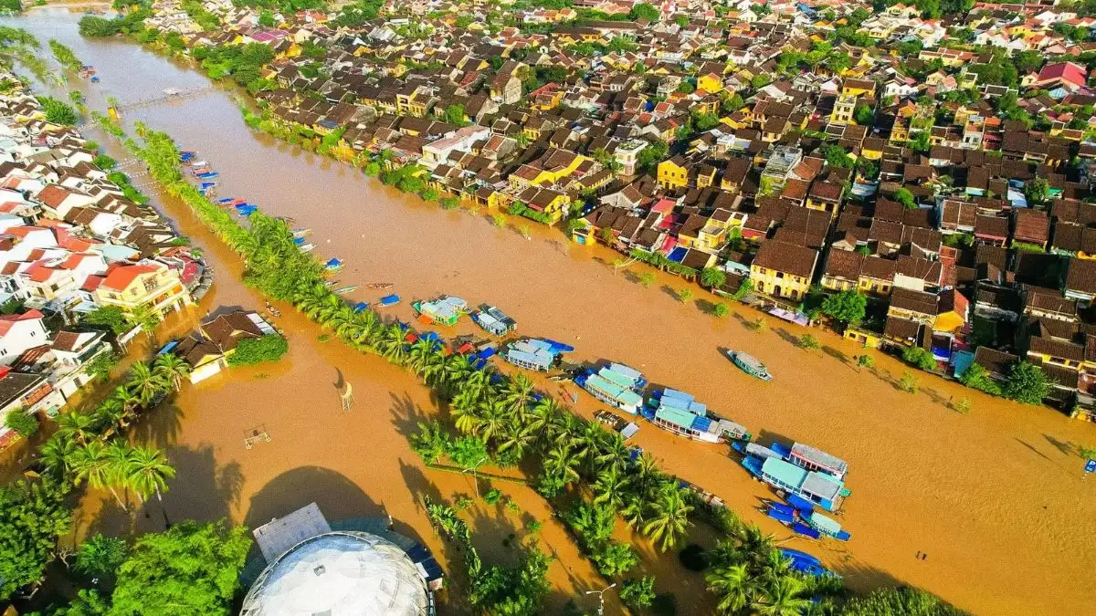Flooding in Hoi An Old Town along the low-lying Thu Bon River streets during the rainy season (Source: Bao Thanh Nien)