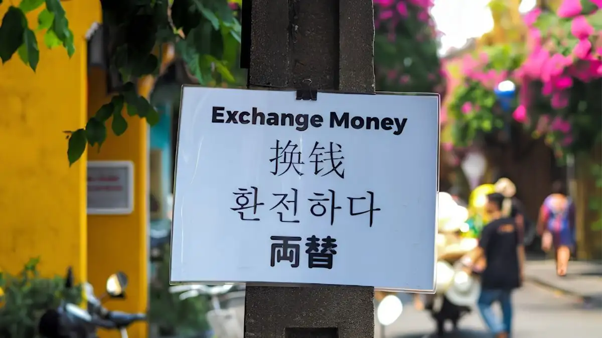 Currency exchange inside the Old Town is often more expensive than others (Source: Collected)
